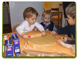 Unsere Kleinsten beim Backen