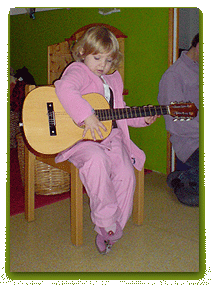 Musikinstrumente ausprobieren